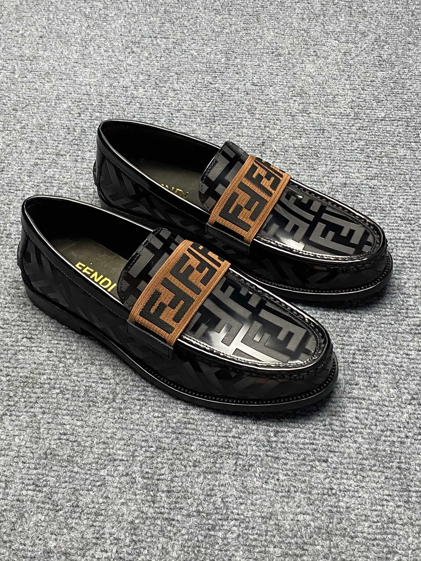 Factory price 960FENDI Fendi men's breathable and comfortable leather shoes. Original development. The leather outsole is made of leather. Counters copy one to one. Imported counter cowhide. Imported water dyes cattle. 38 to 44. (45.46. can be ordered. 47.